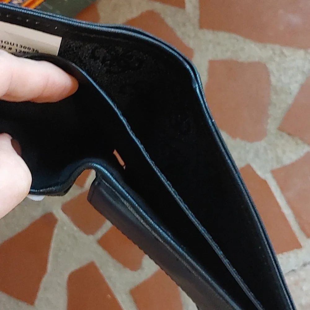 Guess Men's Slimfold Bifold Black Leather Wallet (840)